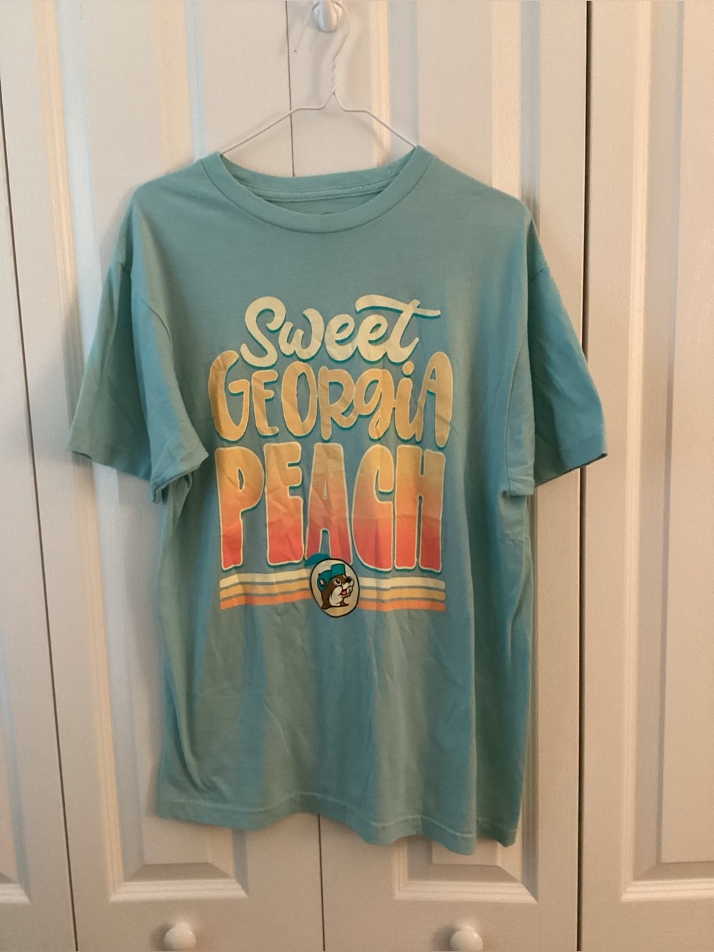 Buc-ees Bucees Sweet Georgia Peach Blue  T-shirt  Adult  Large